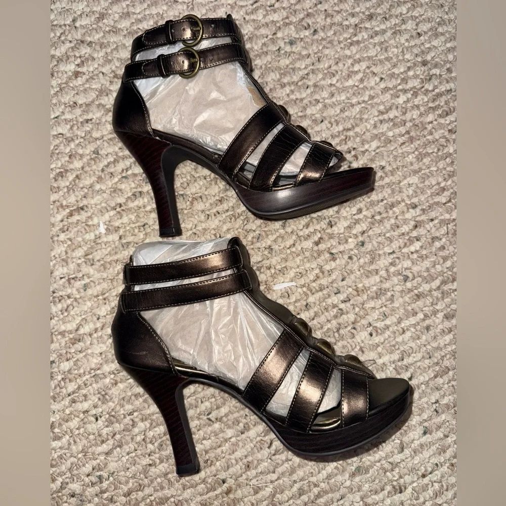 Madden Girl Lusterus Platform Gladiator Shoe for Women, Bronze Size 6.5 new